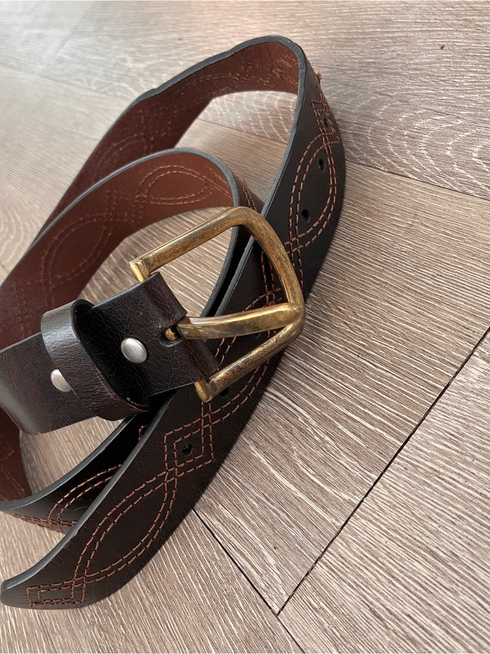 Classic Brown Leather Men’s Belt with Brass Buckle